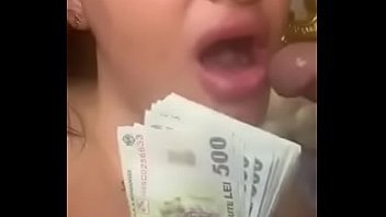 Play الرومانية سمراء تقبل الرجل جيدا لأنها تعرف أفضل