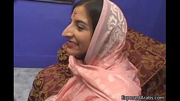 Play عربي طويل الأنف اخترقه عربان