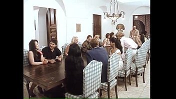 Play الجنس العربدة والمنحرفة مع النساء اللواتي يمارسن الجنس السيئ