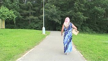 Play اغتصب المرأة العجوز في Pahardcoree من قبل رجلين عراة