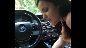 Play إنها تحب أن تصطدم بسيارة بي إم دبليو كما تحب ممارسة الجنس الشرجي في السيارة
