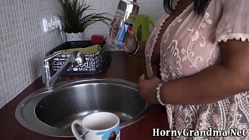 Play يقوم الطاهي السمين بعمل أفلام Xnxx من المطبخ