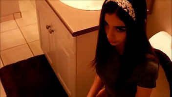 Play كان يمارس الجنس معها في ملابسها الداخلية لذلك يحب أن يمارس الجنس مع بوسه