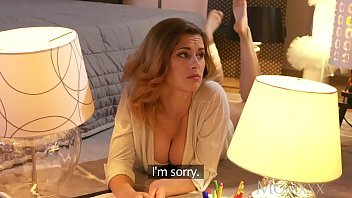 Play المرأة تجعله يستسلم للكس وتجعله يتعرق بشدة