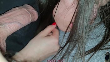 Play امرأة سمراء ذات كس وردي تمارس الجنس ويتم تصويرها بالهاتف بواسطة شريكها