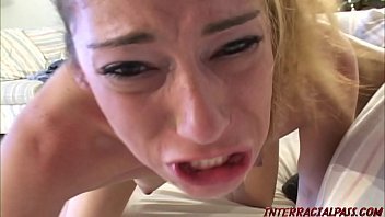 Play الشقراء غير مطيع استغل من قبل كتكوت أسود