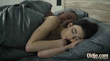 Play الجد يمارس الجنس مع ابنة أخته