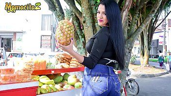 Play تشتري Alexia الفاكهة من السوق وتستقبل القضيب مجانًا