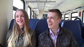 Play الحبيب يعطي ألسنتها في النساء كس ثم يترك امرأة لها