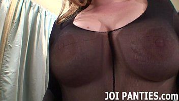 Play المربيات الذين يريدون من الرجل أن يفرك نسائهم