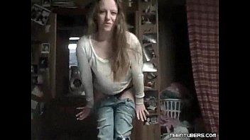 Play الرومانية تستمني الشرج وتدخل نفسها 5 أصابع ثابتة في الحمار Xnxx في البلد مع وجوه بانورامية