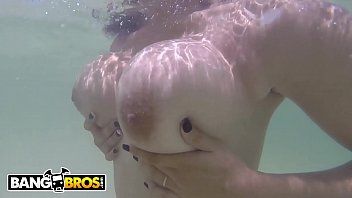 Play Xnxx المرأة الطيبة قوية Xnxx تعطيه الديك في الجبال Xxl