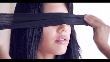 Play اثنين من السمراوات تلعب معا في الحب
