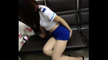 Play امرأة مفلس إدخال أصابعها في بوسها مفلس