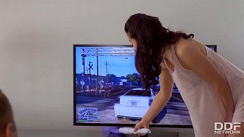 Play Alexalexa Jane يمارس الجنس عارياً في جميع أنحاء المنزل ويثير الرجل الذي يمارس الجنس معها