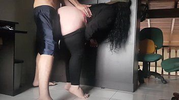 Play يسحبها في كسها السمين في الصباح – أفلام سكس