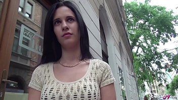 Play يمارس نجوم Xxx الجنس مقابل الكثير من المال في عملية التمثيل