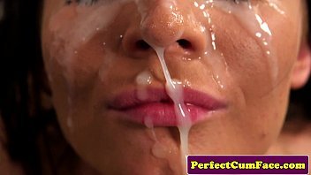 Play قذفت الكثير من نائب الرئيس على وجهها وغرقته في تجميد