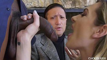 Play استأجر الزوج العاجز رجلاً أسود ليمارس الجنس مع زوجته في الأماكن العامة