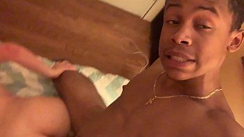 Play طبيب العيون يعطي اللسان لرجل أسود