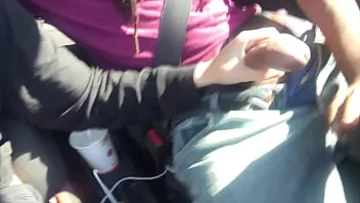 Play BBW مثليه الأصدقاء الحصول على غريب مع HANDJOB والجنس السيارة