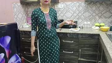 Play Punjabi Step-Mom’s Crazy Desi Chudai مع الديك الكبير في المطبخ
