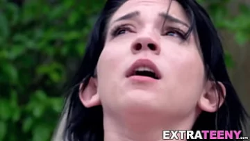 Play لقاء رايلي جين الرطب والوحشي في سن المراهقة