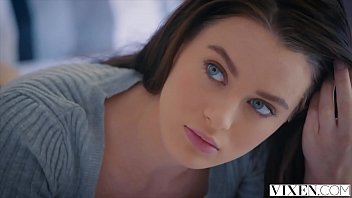 Play Xxx أفلام الشقيقة يأتي إلى البيت من المدرسة وبعد القيام بجولة من شقيق سخيف