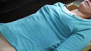 Play يمارس الجنس مع زوجة أفضل صديق له في سيارته