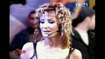 Play نائب الرئيس يأخذ اللسان و اخترقت دانييلا Gyorfi Xxx الإباحية الرومانية