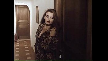 Play النساء مع ديك Xxx تتبع له وتعطيه ديك لامتصاصه
