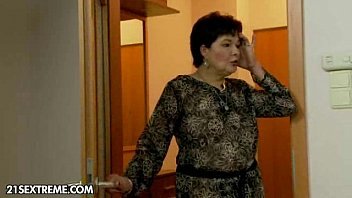 Play امرأة عجوز سمينة اخترقها رجل أصلع