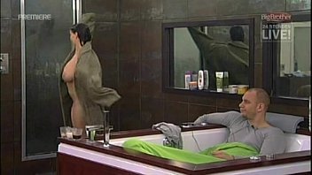 Play تكافح عاهرتان من أجل تكوين قضيب كبير لصبي يضاجعهما جيدًا